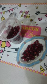 今年のザクロはカップ入り