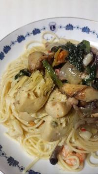 シーフードアヒージョにアーティチョーク加えてパスタを作ってみた