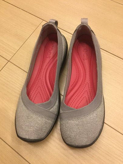 クロックス busy day heathered flat 色ライトグレー