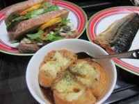 塩さばフィレとバゲットでサバサンド＆なんちゃってオニオングラタンスープ