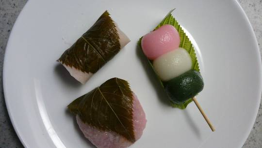 コストコdeエイプリルフール「ご当地物ニュース800」&花見です