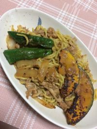 壷漬けカルビ＆太麺焼きそばコラボ