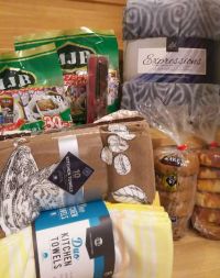 2月10日(土)新三郷倉庫16時out  大混雑のレジ。表に出ると巨大カートは1台も無く・・