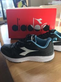 diadora ランニングシューズ