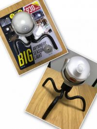 三脚付きセンサーライト。