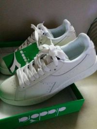 白いスニーカーに合うソックスを教えて下さい