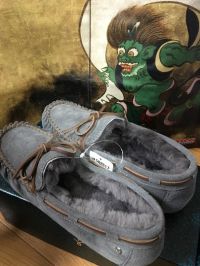 EMU モカシンシューズの紐の結び方