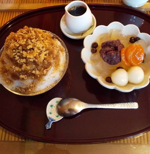 【スナックJINJIN】梅雨時期の雨宿りにいかがですか？6月だけど、５号店だよね？？