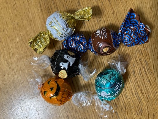 10月4日(日曜日)　尼崎倉庫店｜今着きました！
1階、2階ほぼ満車。...