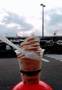 11月22日(日曜日)　中部空港倉庫店｜青空の中、飛び立つ飛行機が見えた常滑です...