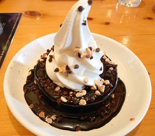 【スナックJINJIN】皆様のおかげで１０号店＆１周年♥