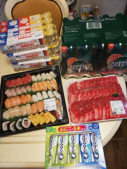 5月28日(金曜日)　中部空港倉庫店｜9時40分すでに開店しています。行列あり...