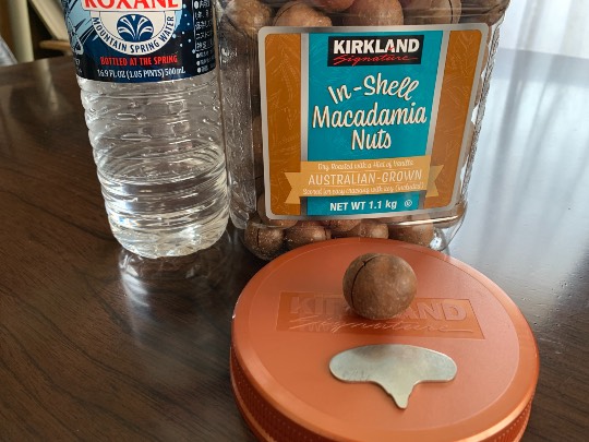 カークランドシグネチャー 殻付きマカダミアナッツ