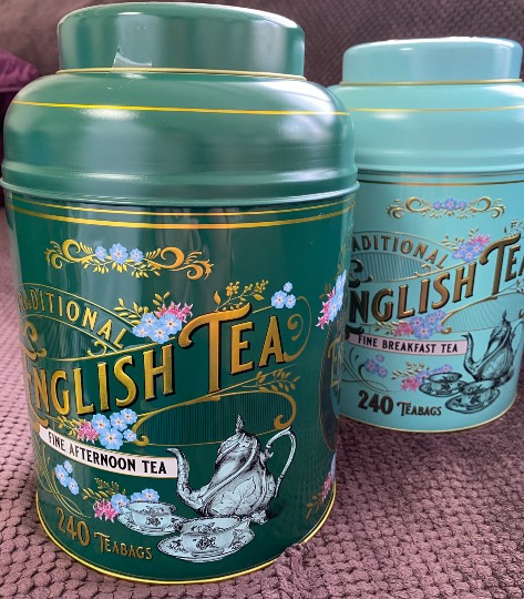 New English Tea 240p 缶入 ありました！