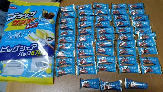 5月2日(月曜日) 守山倉庫店|周辺道路。渋滞してます。
ガソリンスタ...