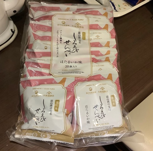久世福商店・日の出製菓 しろえびせんべい ほたるいか味