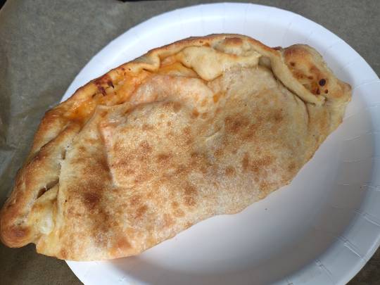 チキンカルツォーネ