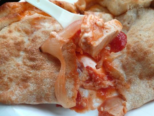 チキンカルツォーネ