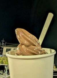 11月27日(木曜日) 　岐阜羽島倉庫店｜フードコート　ソフトクリームは　チョコで...