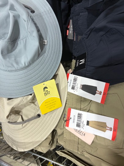 1月27日(火曜日) 守山倉庫店|激安ロードに激安衣料品がありました。
...