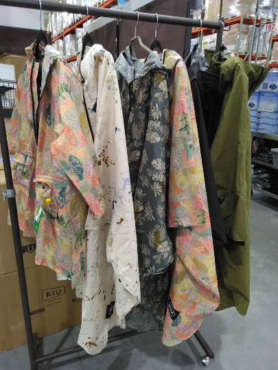 4月28日(火曜日) 　守山倉庫店｜ポンチョ、レインコート出したもの
今回...