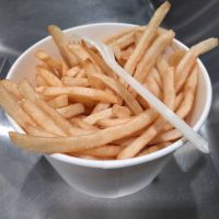 8月19日(水曜日) 　千葉ニュータウン倉庫店｜フードコート
フレンチフライ 300円...