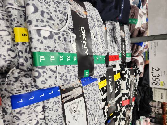 9月25日(金曜日) 尼崎倉庫店|路面駐車場、10台位の空きで、ガソリンは...