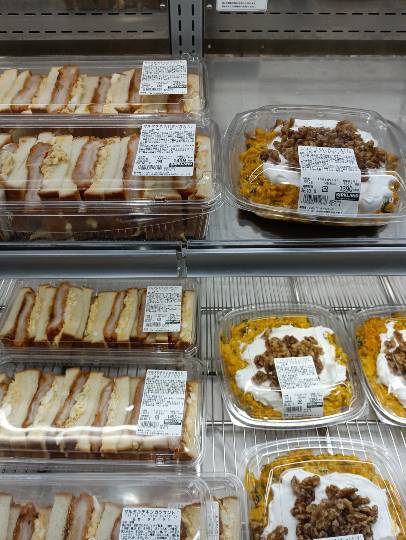 10月5日(月曜日) 　和泉倉庫店｜お久しぶりです♪
午後1時半ごろちょこ...
