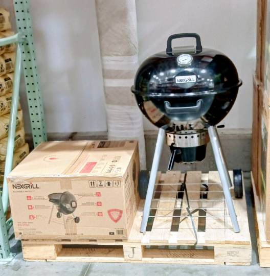 10月3日(土曜日) 　中部空港倉庫店｜●オイコス
ストロベリー、ブルーベリー...